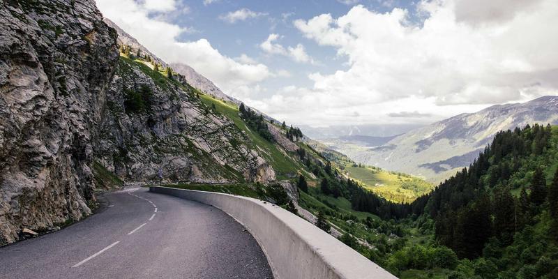 管理咨询如何赋能传统企业：以领导力发展与战略培训驱动颠覆式创新与第二曲线探索